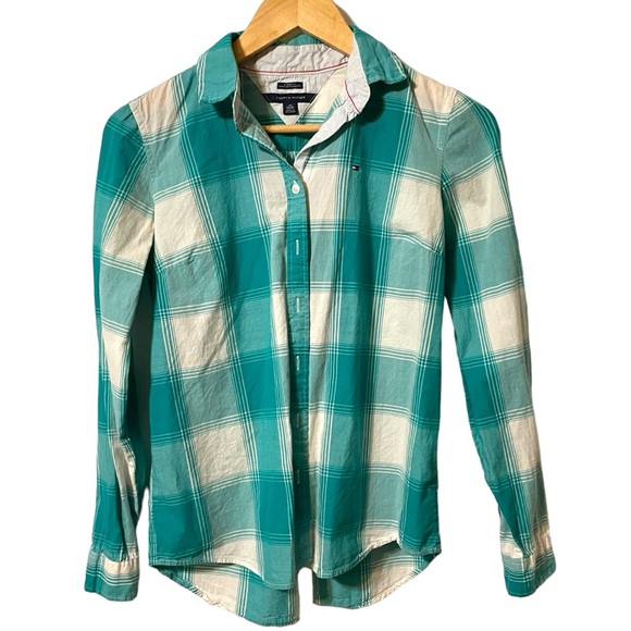 Bundle of Tommy Hilfiger, Gap and Riders by Lee Women’s Button-up shirts. - Picture 11 of 13